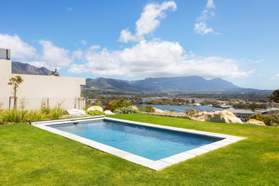 4 Bedroom Property for Sale in Stonehurst Mountain Estate Western Cape